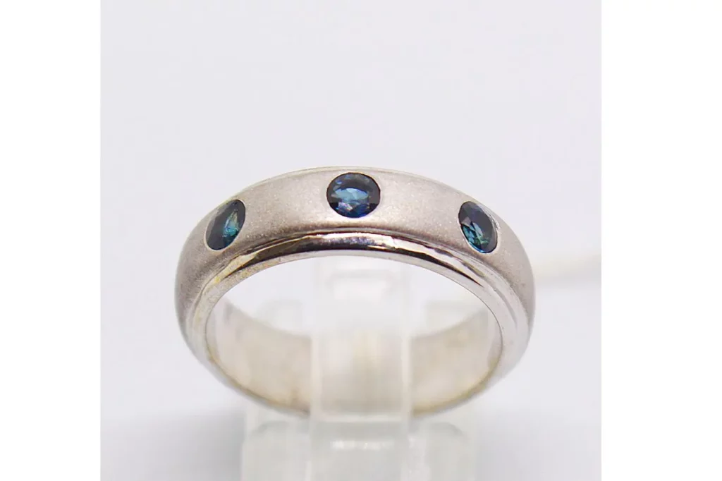 3 stone ring - Blue Sapphire Myth